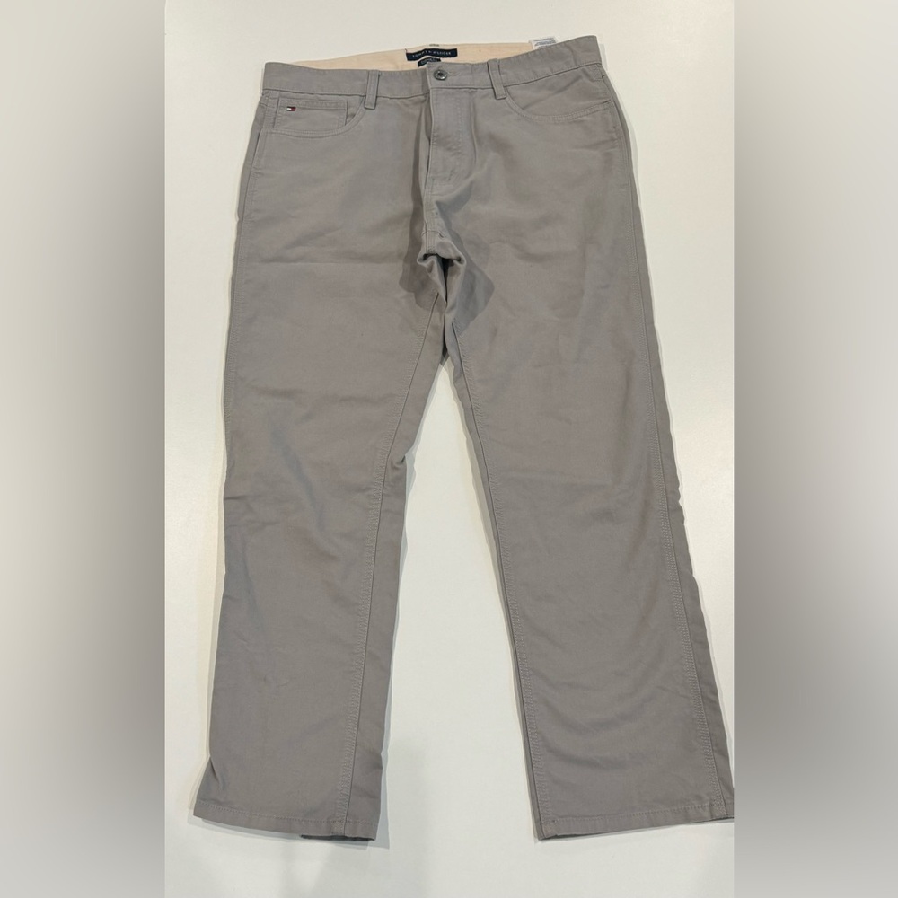 2/$20Mens Tommy Hilfiger Light Gray Custom Fit Pants / jean material 34/30